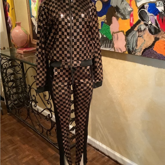 2pc black and gold sequin jogging set. - Picture 1 of 11